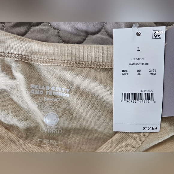 SANRIO Hello Kitty Women's Beige T-Shirt. New, Never Worn - Picture 3 of 3